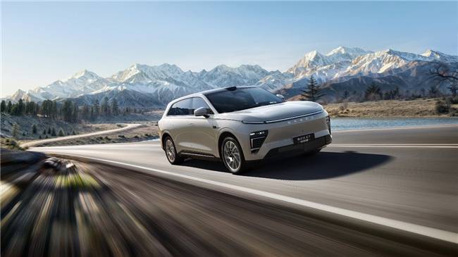 全新星纪元ET增程四驱 以“十全十美”定义新能源SUV新标杆